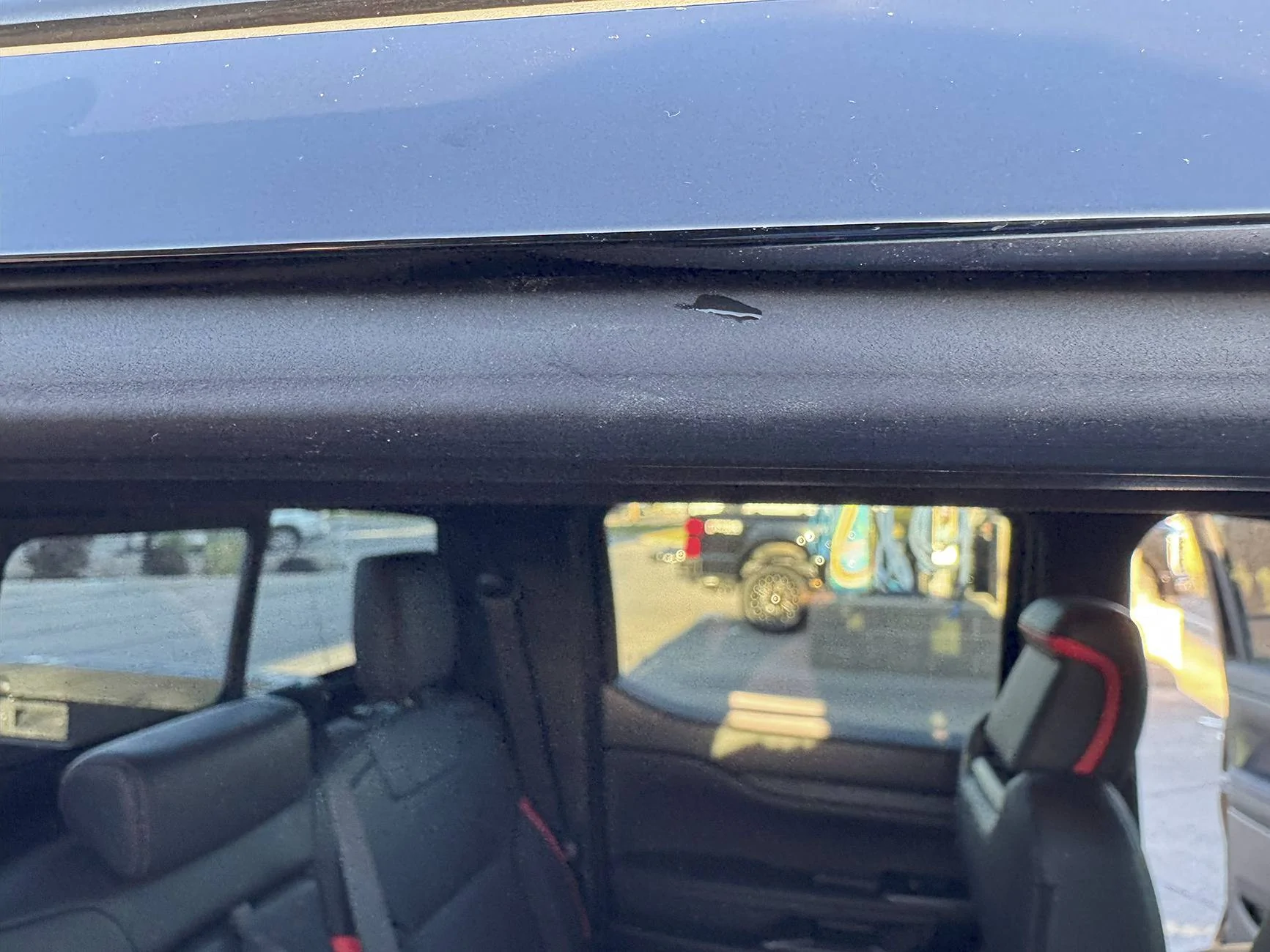 Ford Ranger 2024 Ranger - Raptor - Rear Window Seal Issue? PassRear1