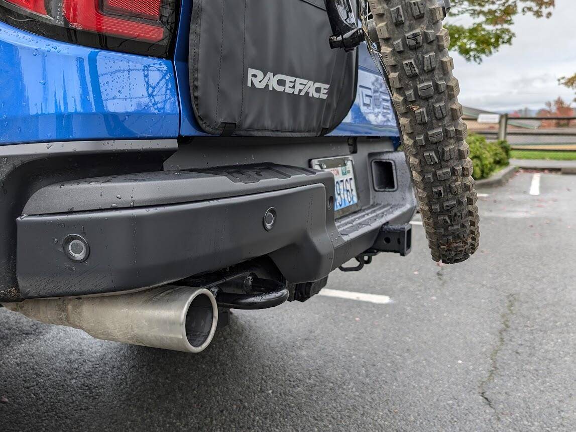 Ford Ranger Raceface T3 / Fox Mission Tailgate pad installed 1729978098886-y9