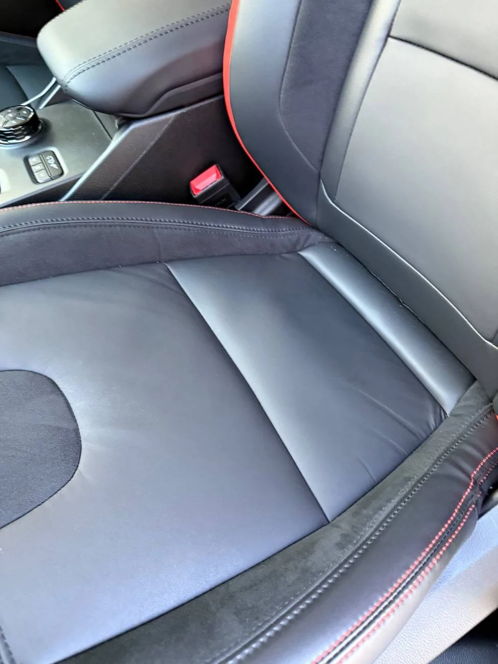 Ford Ranger Wrinkled leather seats - new build defect or normal? IMG_2622