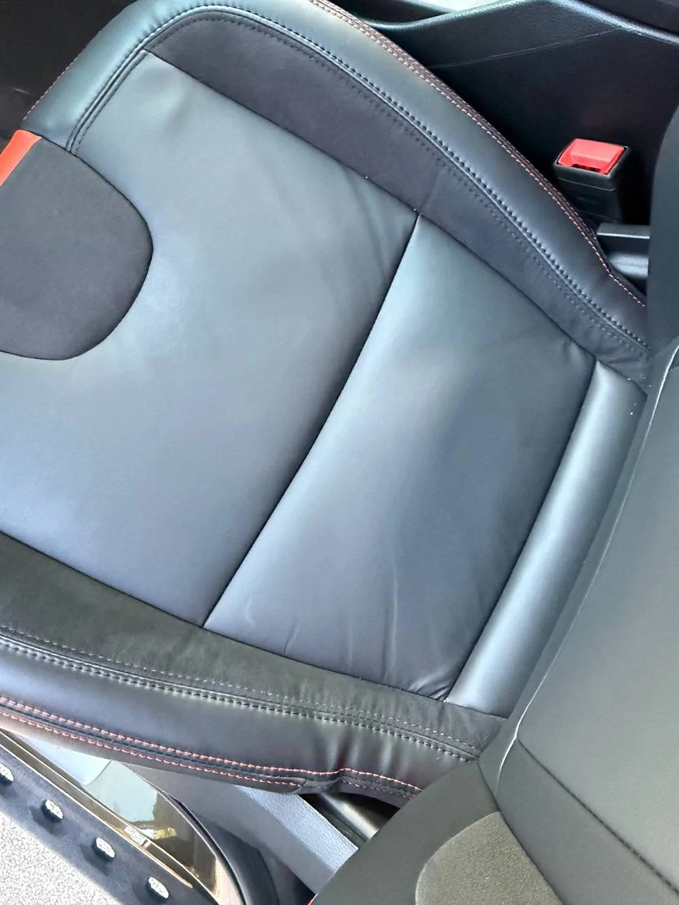 Ford Ranger Wrinkled leather seats - new build defect or normal? IMG_2623