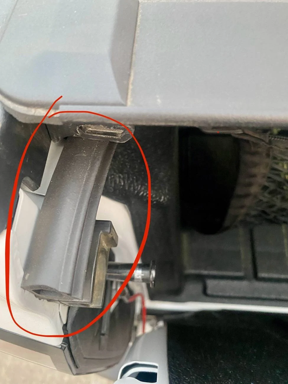 Ford Ranger 1/4" gap around the whole tailgate of Ranger Raptor IMG_9452