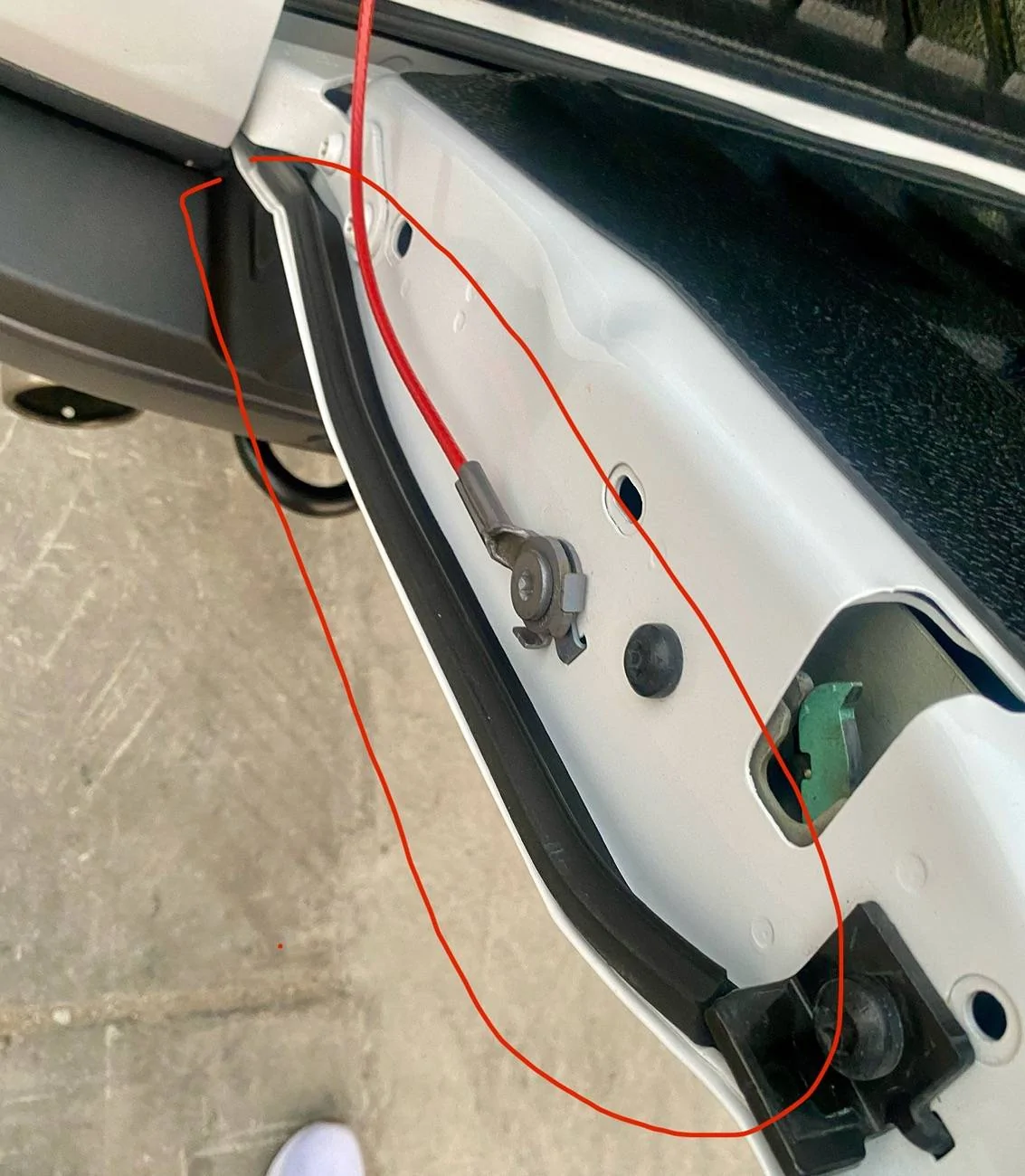 Ford Ranger 1/4" gap around the whole tailgate of Ranger Raptor IMG_9450