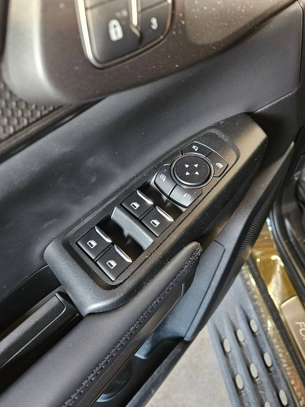 Ford Ranger UPDATED:  FIXED. Manufacturing Issue or Stupid question - how to manually fold mirrors? 20241107_083637