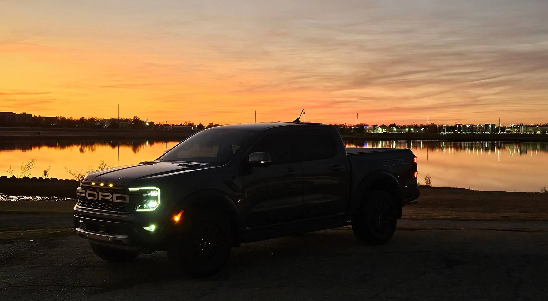Ford Ranger Ranger Raptor at sunset 20241122_173726