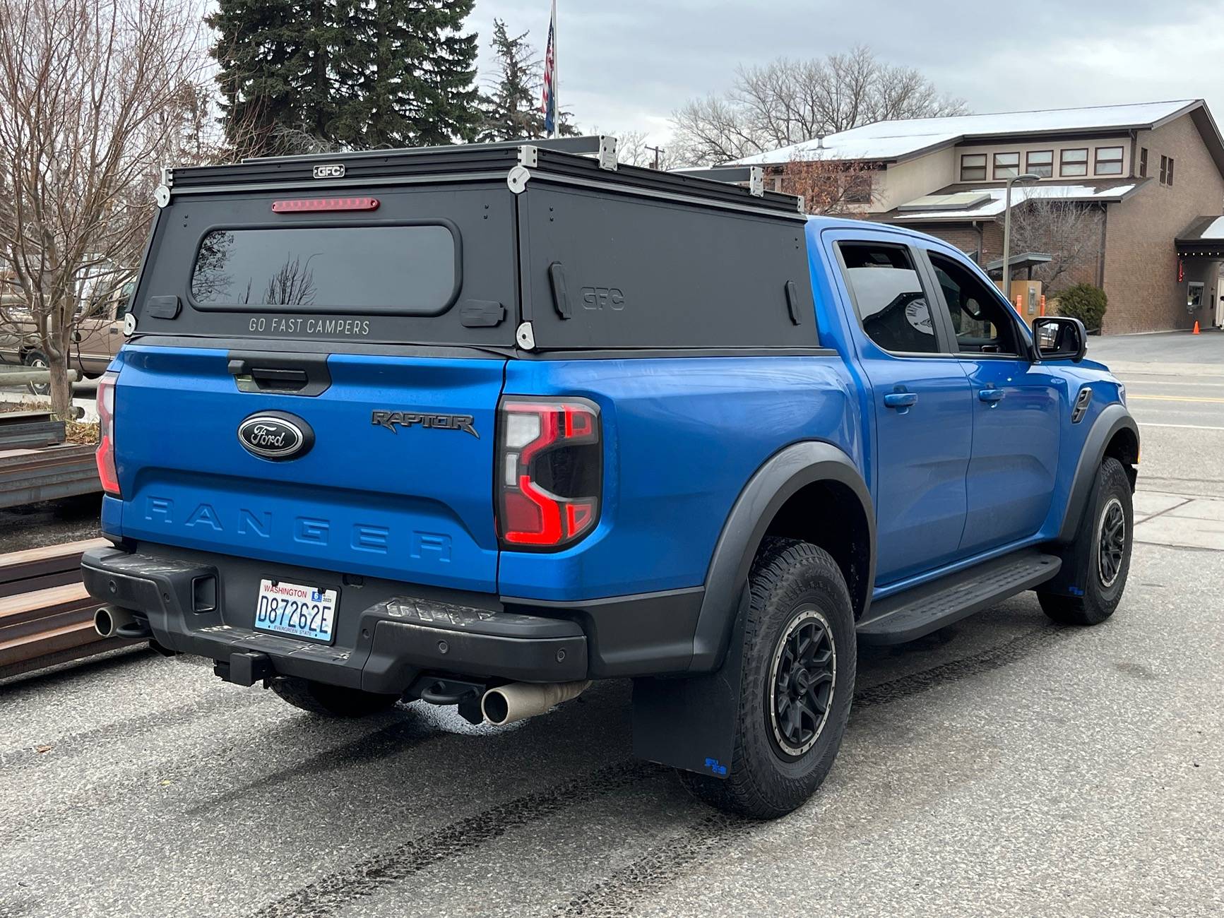 Ford Ranger 2024 Ranger Bed Cap "shims" IMG_8011