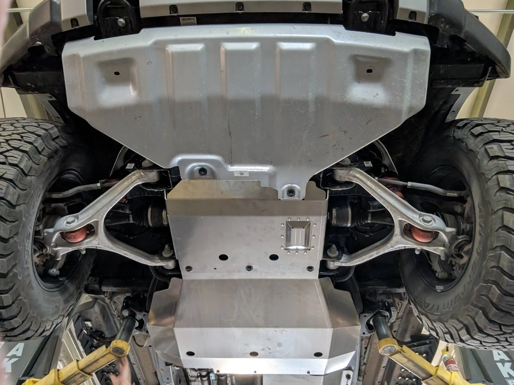 Ford Ranger Dressed for the crawl - Foutz Skid Plates, Differential Plate and Rival Fuel Tank Plate Armor (3)