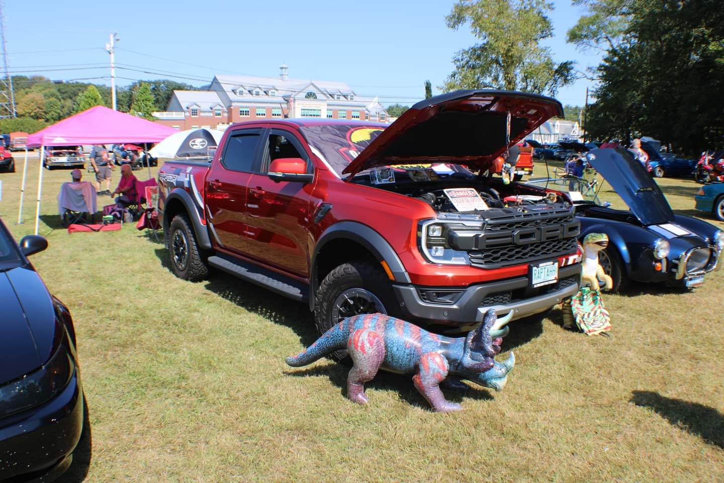 Ford Ranger 🎄🎁 Celebrate Christmas with Muslogy: Get a FREE Console Tray and Armrest Cover! 🎁🎄 FB_IMG_1726435086787