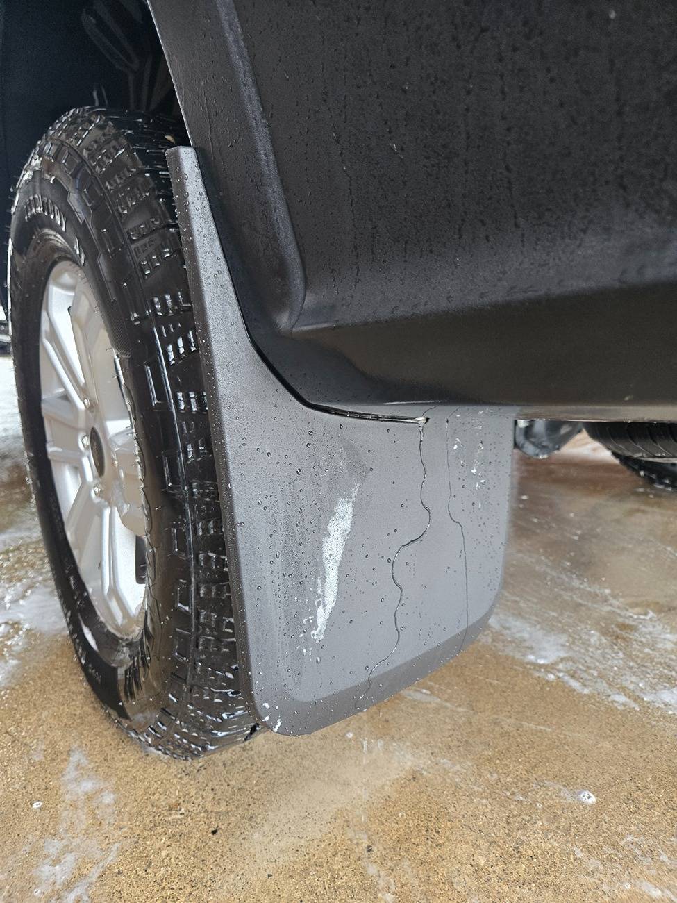 Ford Ranger Raptor soft roll tonneau and husky mud flaps 20241226_141051