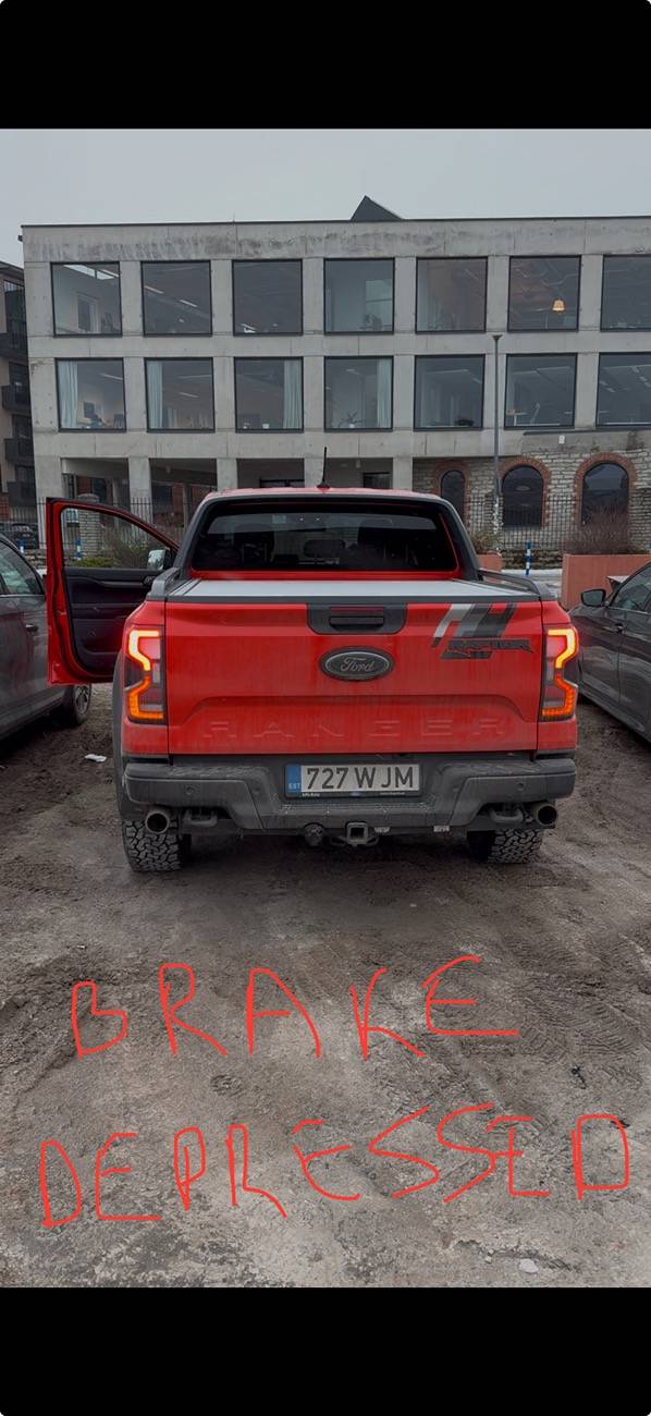 Ford Ranger Rear brake lights IMG_1294