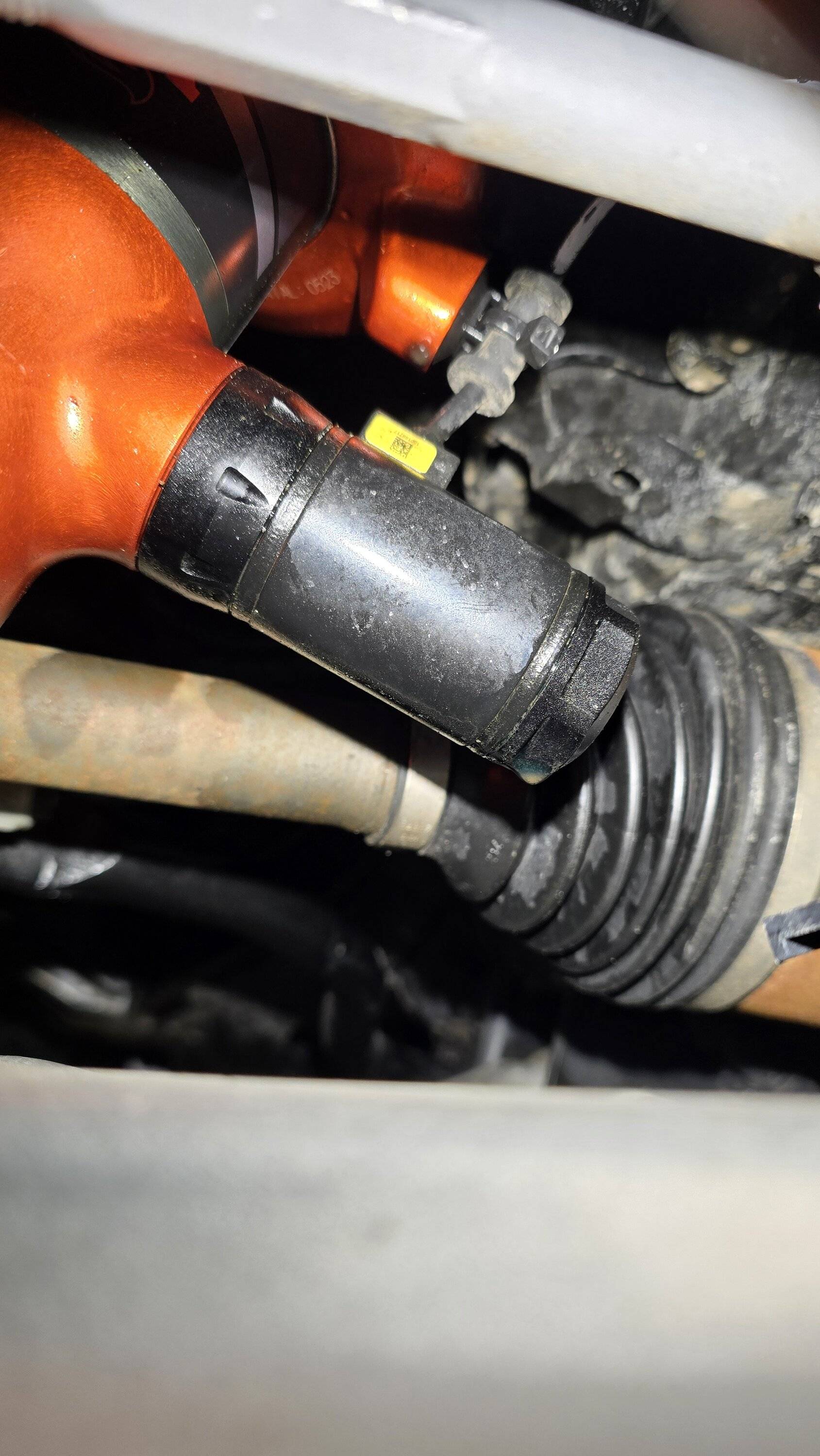 Ford Ranger Both front shocks leaking.. 20250126_092808