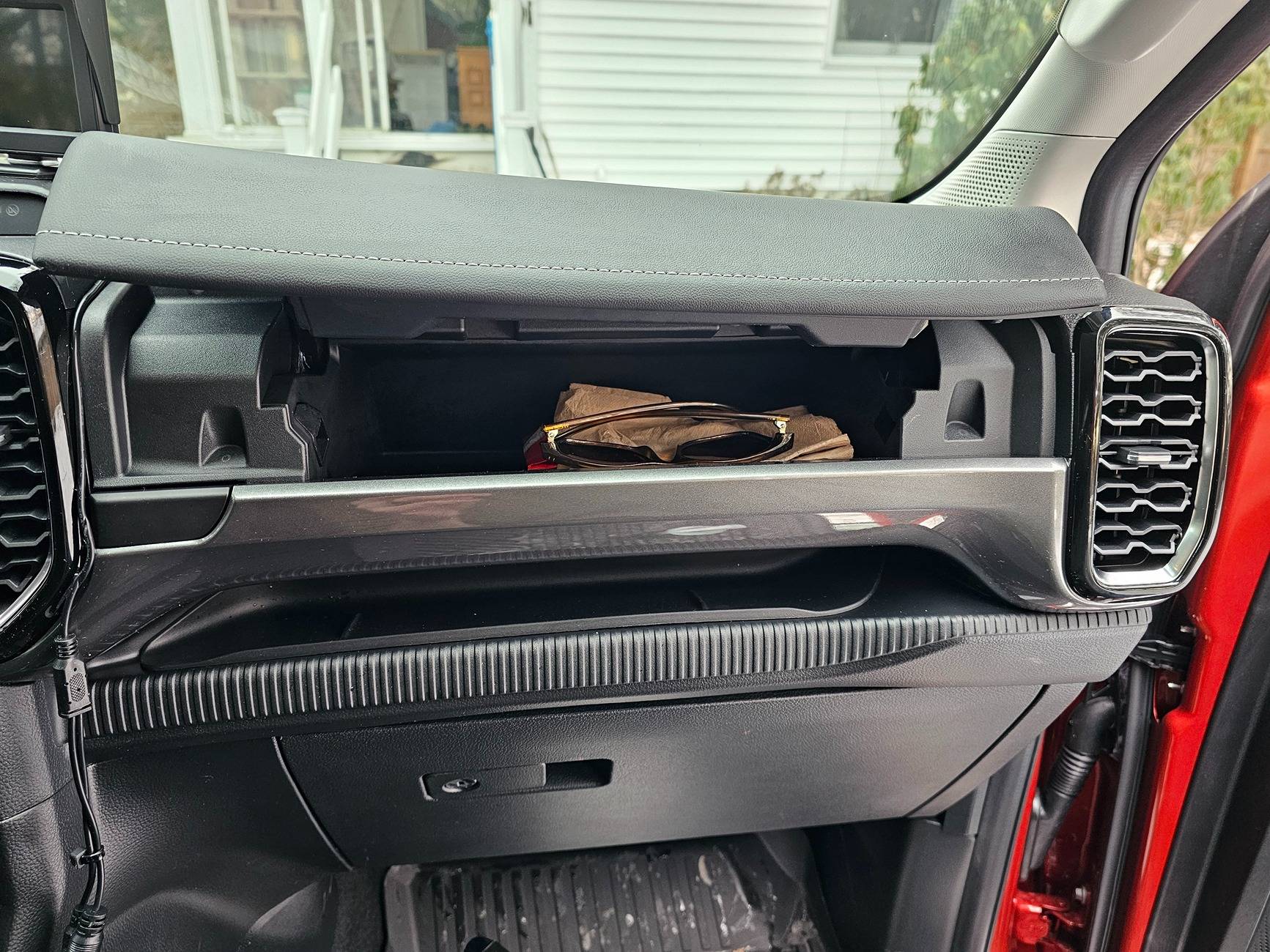 Ford Ranger Lariat Top Glove Box Install on XLT 1000015424