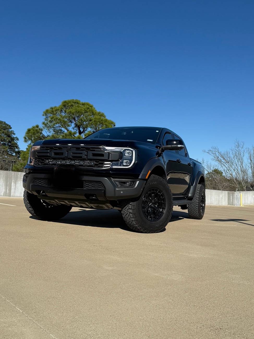 Ford Ranger Altiq Light Bar + F150LEDs Grille lights (White) + Blackout lower grille IMG_9763