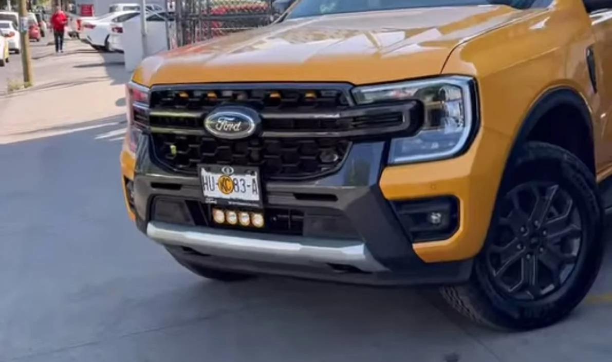 Ford Ranger Fog lights below license plate IMG_8263
