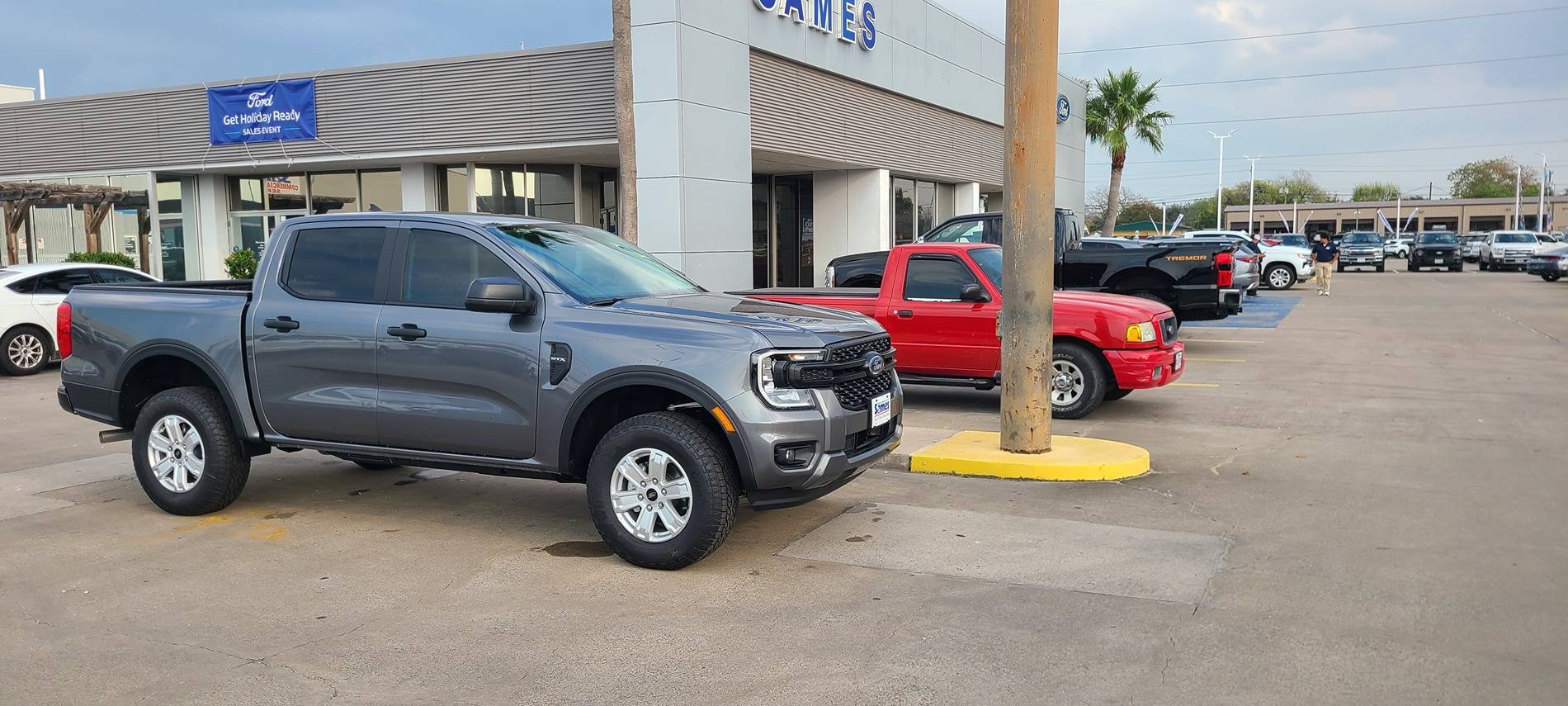 Ford Ranger What sells you on the XLT compared to the Lariat 20241226_153511