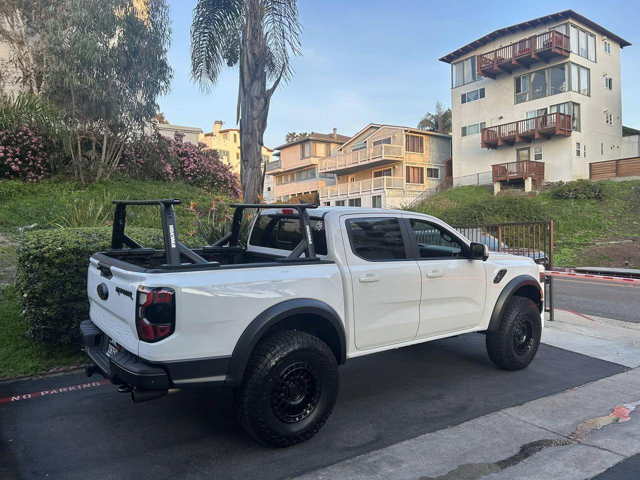 Ford Ranger NEED HELP - 2024 Ranger Raptor Roll Up Bed Cover with T-Slots that works with Yakima Overhaul HD 1742673068033-n