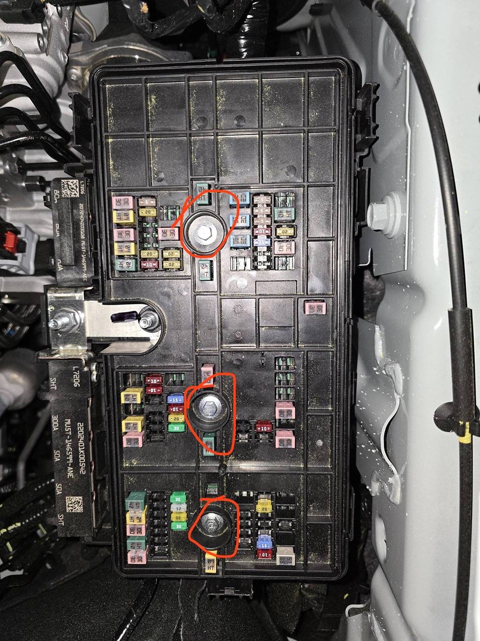 Ford Ranger Under hood / under bonnet fuse box help needed IMG_1191