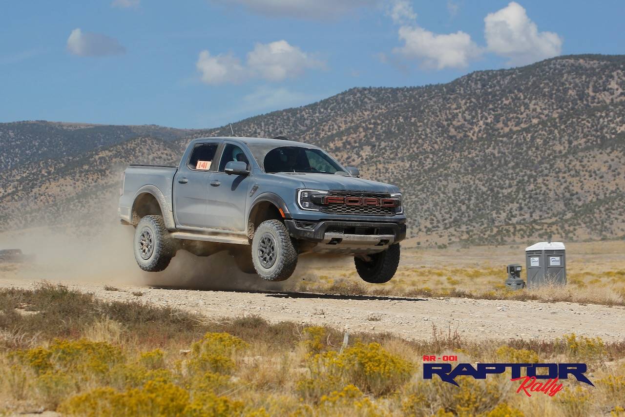 Ford Ranger Jumping the Ranger Raptor Azure Gray Ranger Raptor - 5