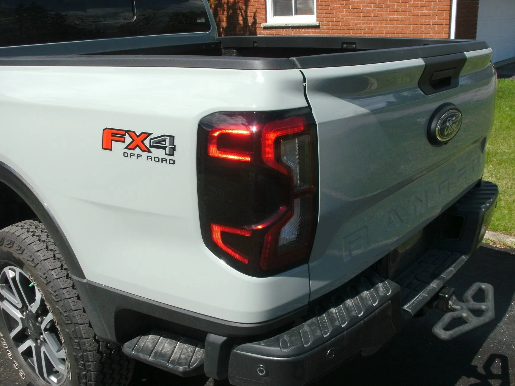 Ford Ranger Axle dump exhaust exit for rear side step clearance Tail light drv