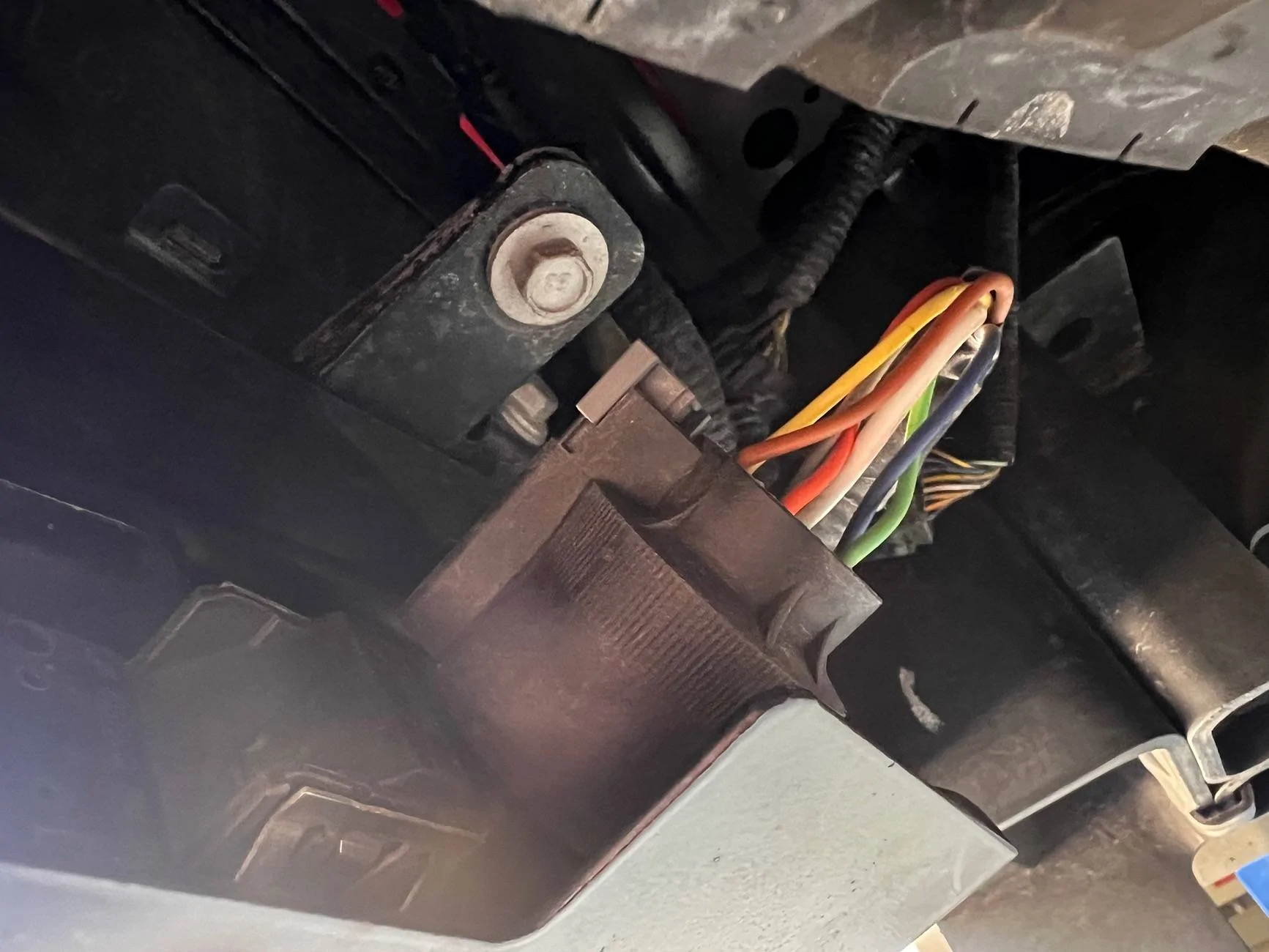 Ford Ranger Removing 7 pin connector IMG_9014