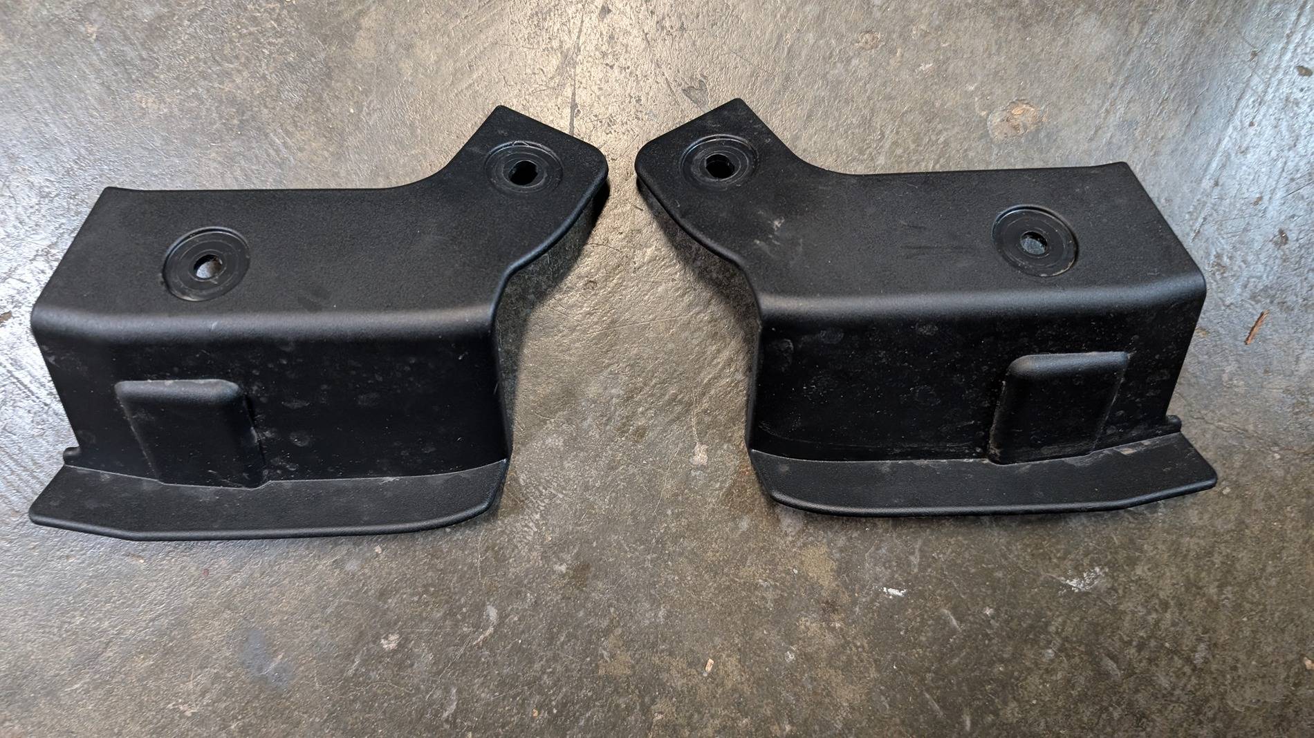 Ford Ranger Muslogy Mud Flaps kit installed on 24 XL PXL_20250410_185923660.MP