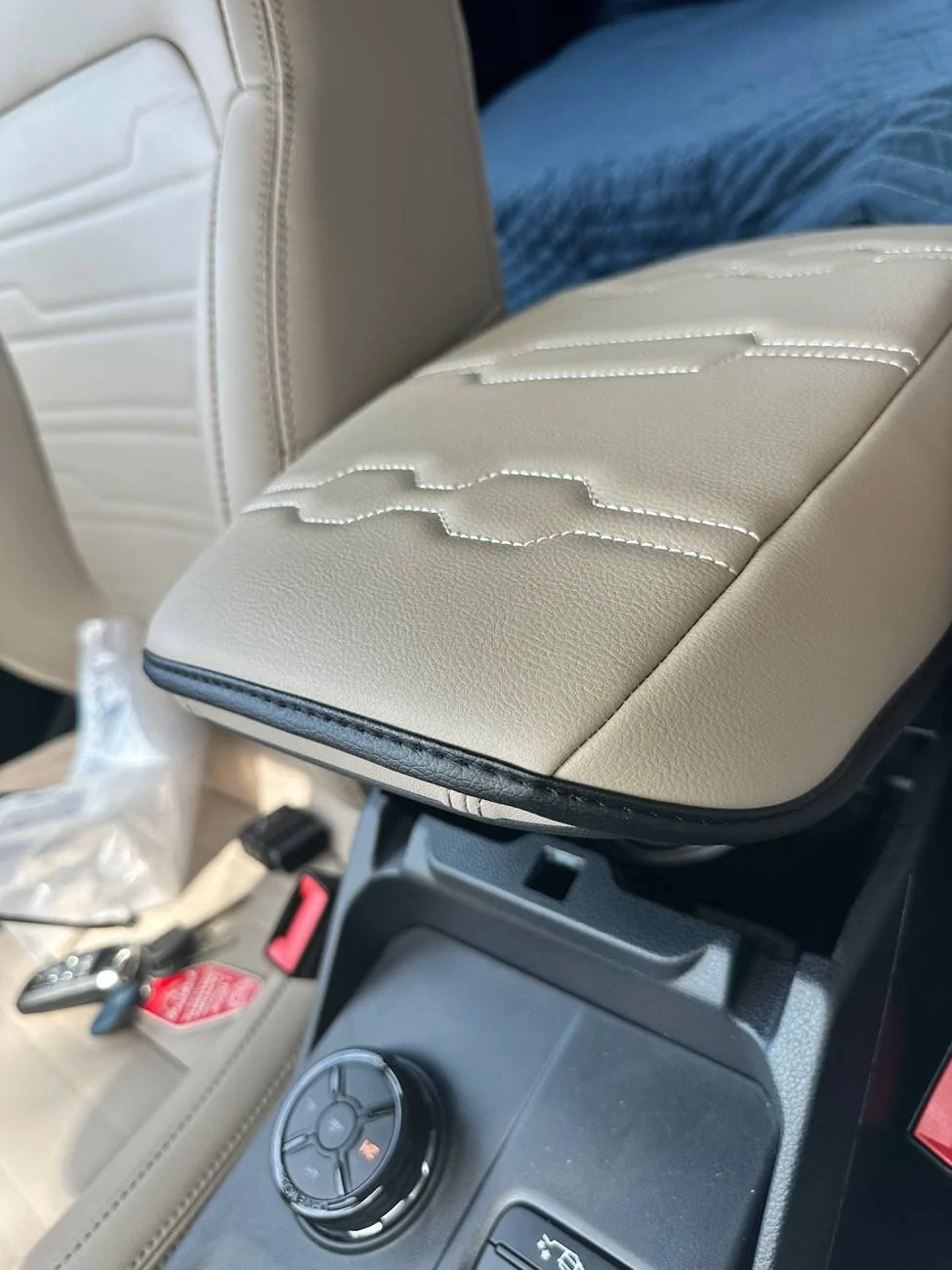 Ford Ranger Muslogy Center Console Cover IMG_7003