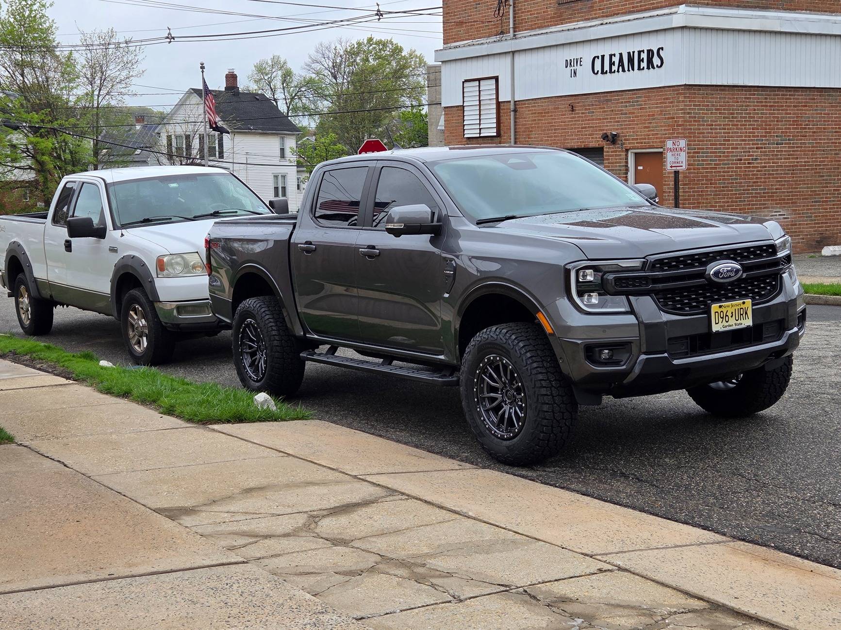 Ford Ranger 04 F150 & 24 Ranger same size 1000006785