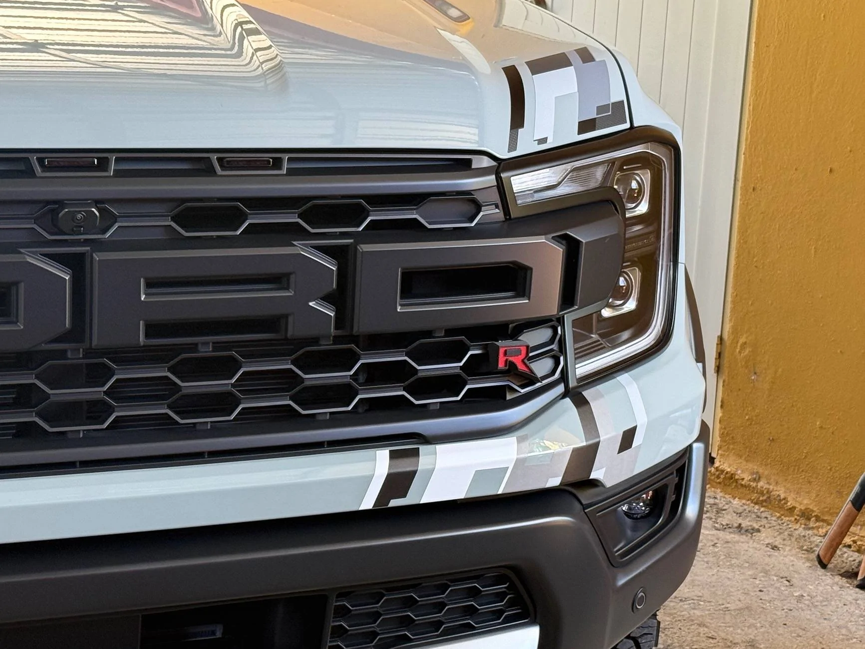Ford Ranger Ranger raptor front missing decal IMG_6125