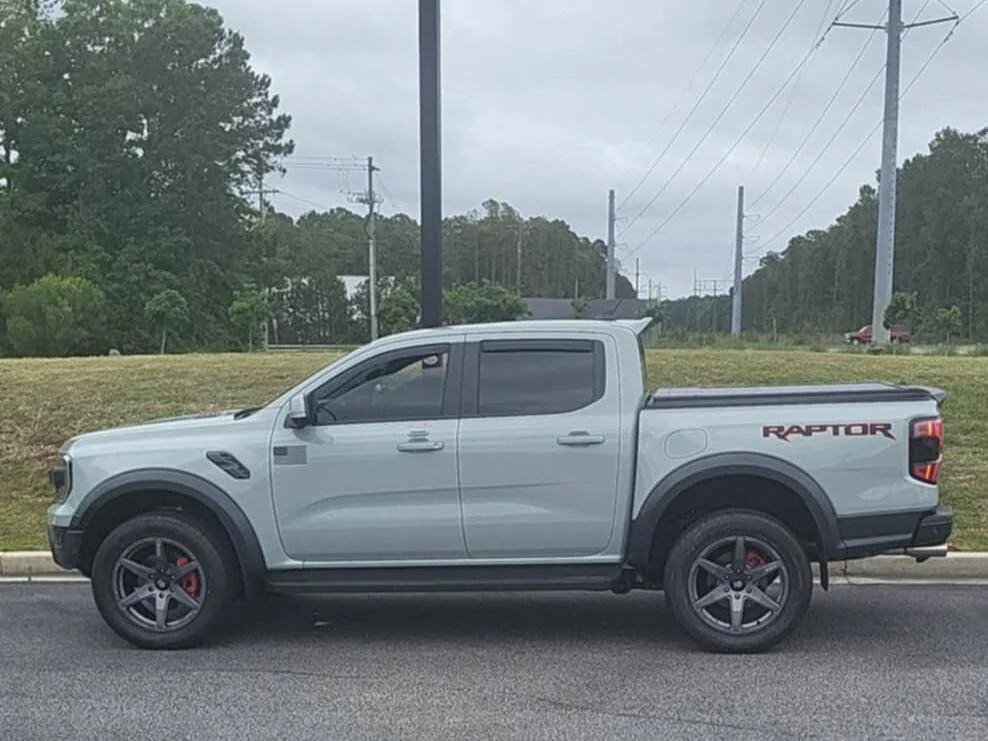 Ford Ranger Big wheels Street tires Messenger_creation_2F978899-8989-4339-A3C1-81B367BAB49B