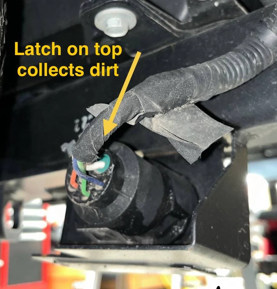 Ford Ranger Broke the 7 pin trailer plug latch -replacement part number? IMG_0551