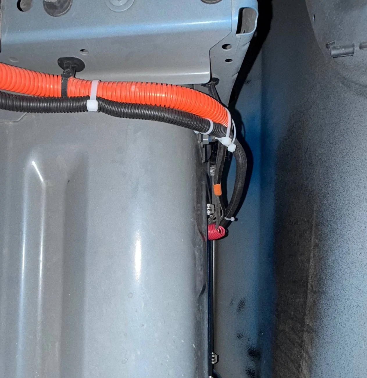 Ford Ranger Plan to install a Leer Harness 300200 for my third brake light, I have a 12 volt power question IMG_0576