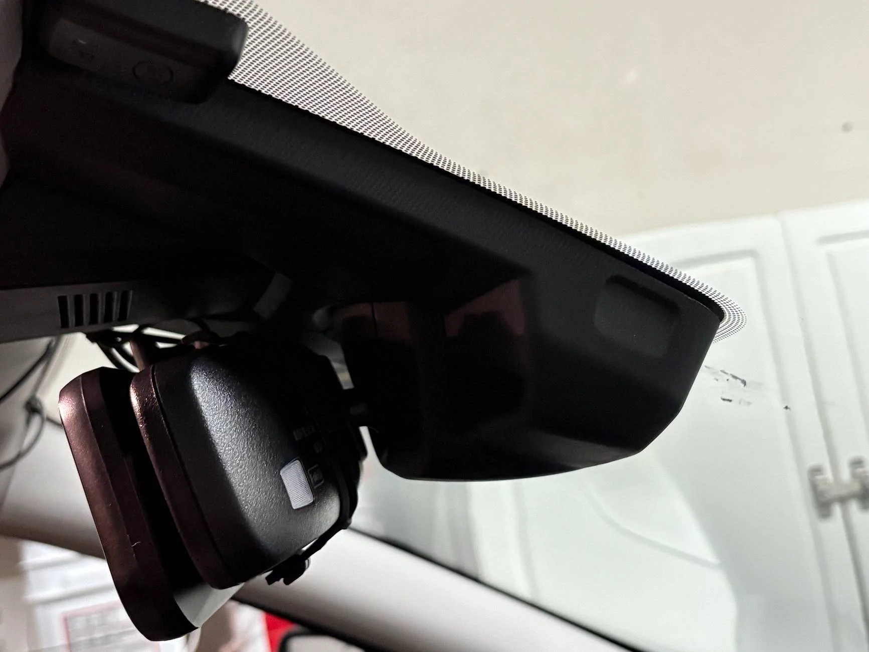 Ford Ranger how to remove trim around rearview mirror windshield mounting point IMG_0491