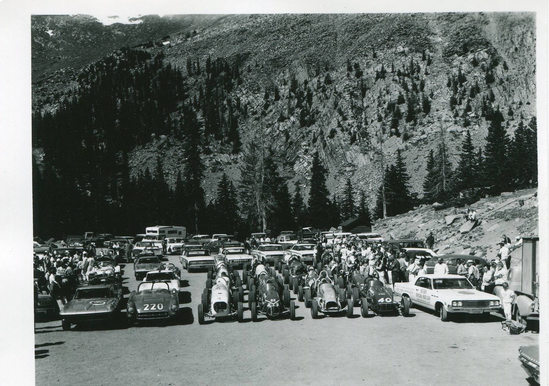 Ford Ranger Start/Stop Eliminator 1964 - Cars lined u