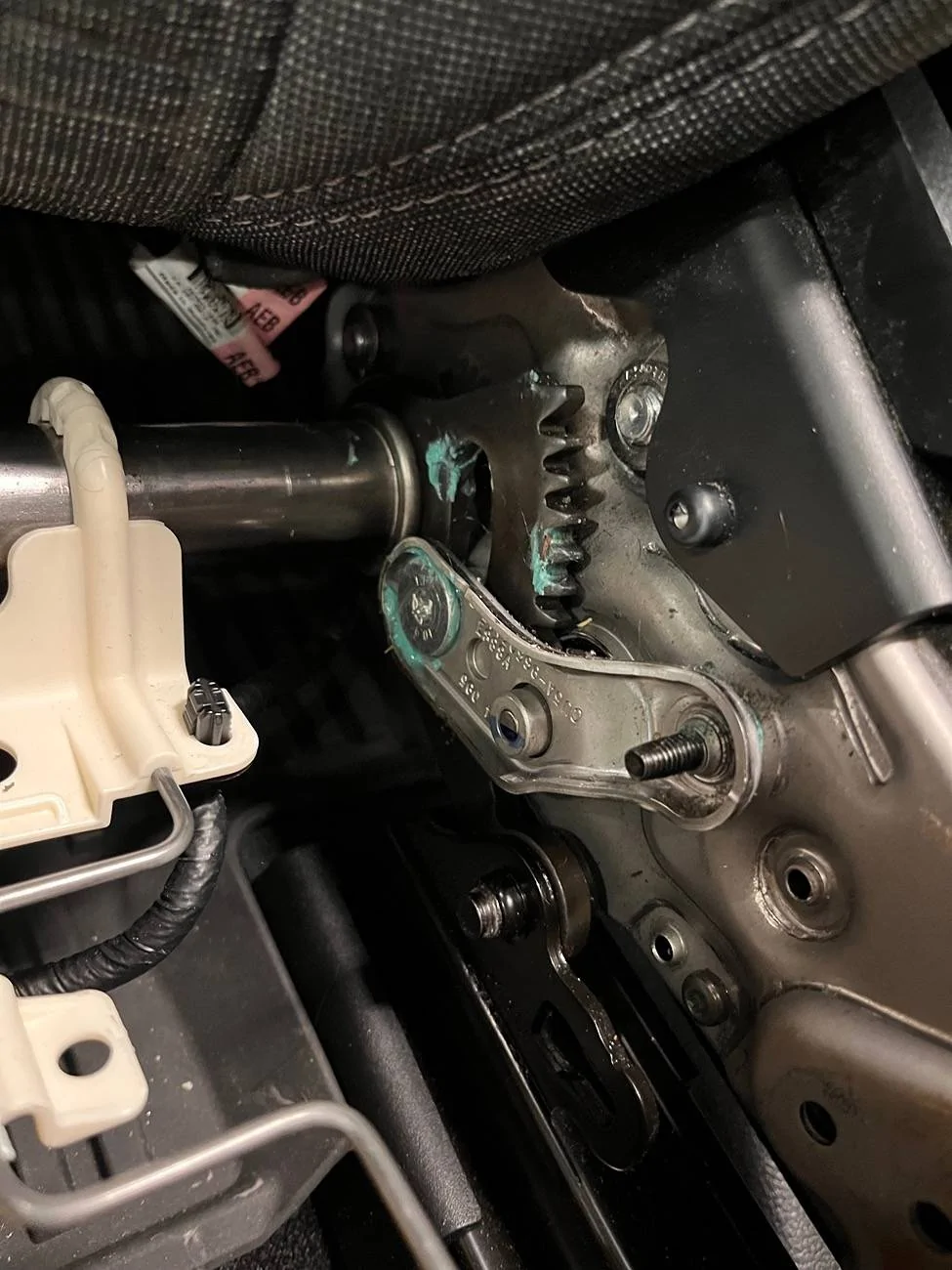 Ford Ranger xlt drivers seat slop IMG_4235