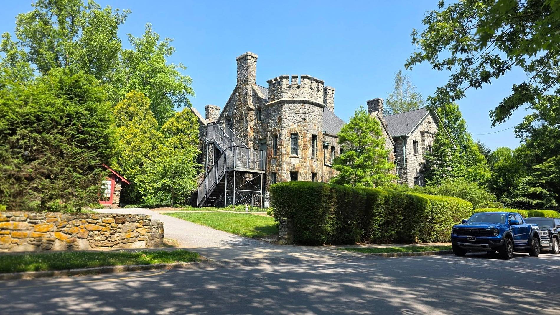 Ford Ranger Ranger Raptor:  Pics on Biltmore Estate Grounds and around Asheville NC 503900879_10161644962773597_877044210995998266_n