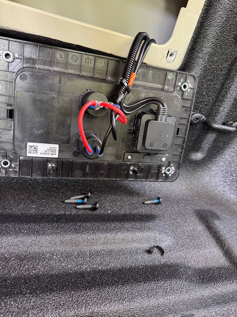 Ford Ranger Rear Bed Power Point Outlet Missing. IMG_0750