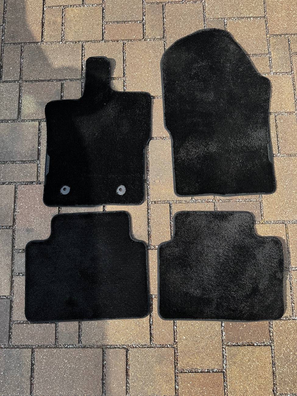 Ford Ranger 2025 Ranger XLT Black Appearance Package floor mats question... IMG_2209
