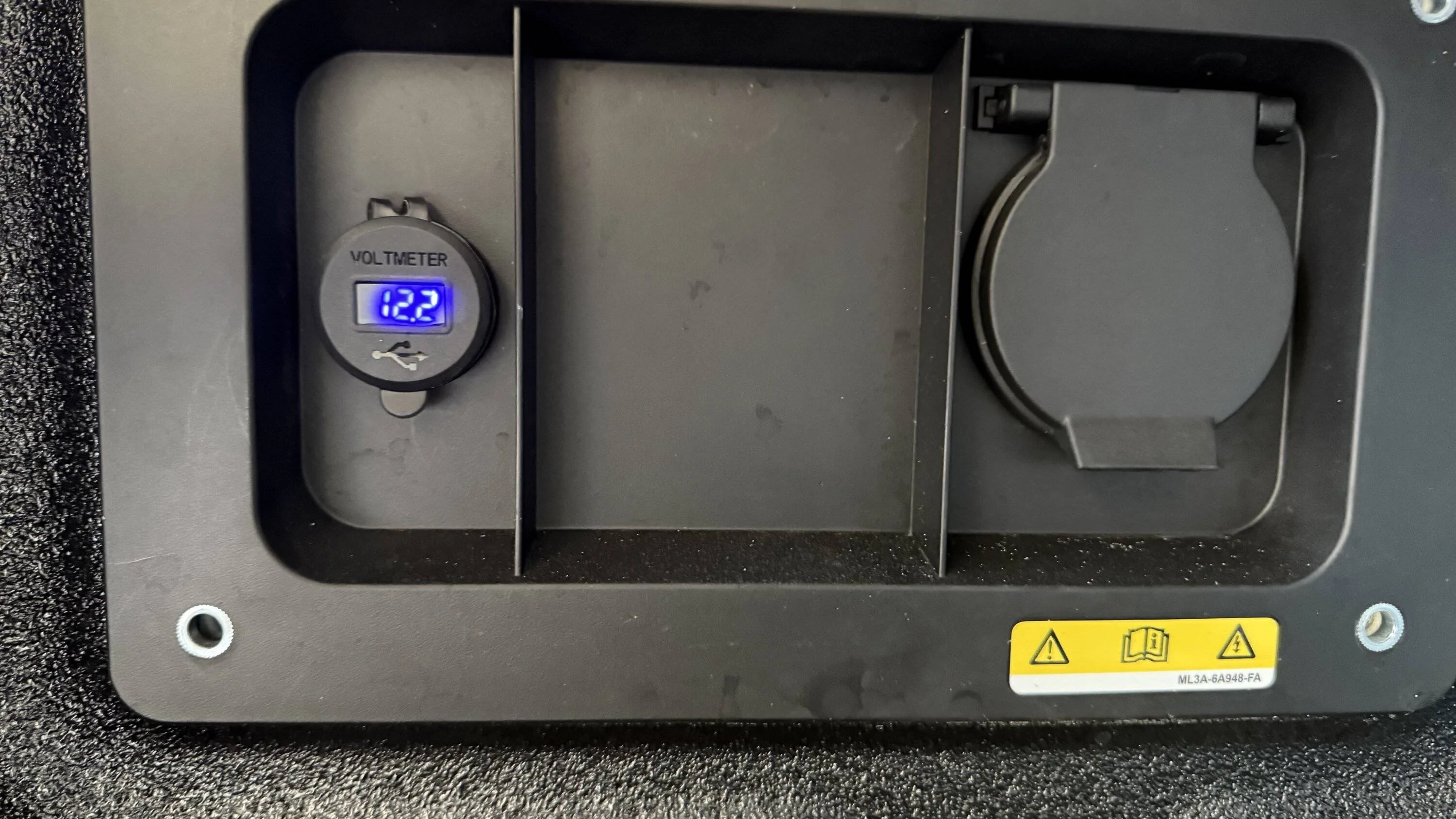 Ford Ranger Added +12v usb port to bed power panel 2025 lariat IMG_0137