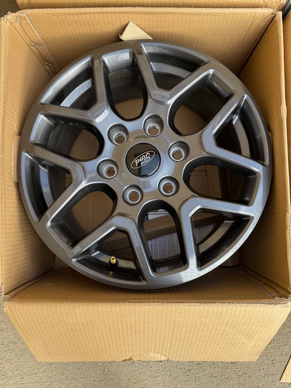 Ford Ranger ISO one 17” factory aluminum wheel IMG_1534