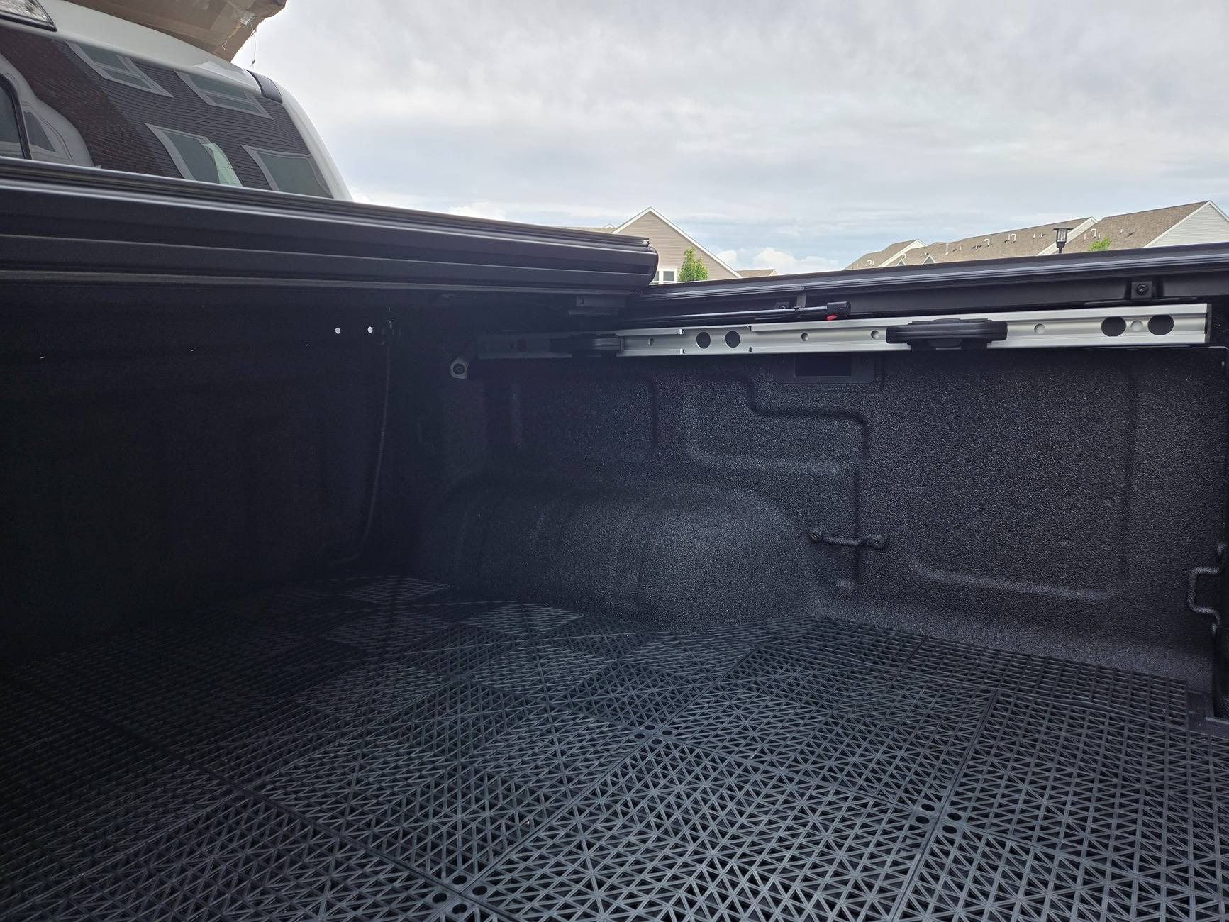 Ford Ranger Tonneau Cover with Ranger's Cargo Management System Bed Cap and Cargo Rails 3