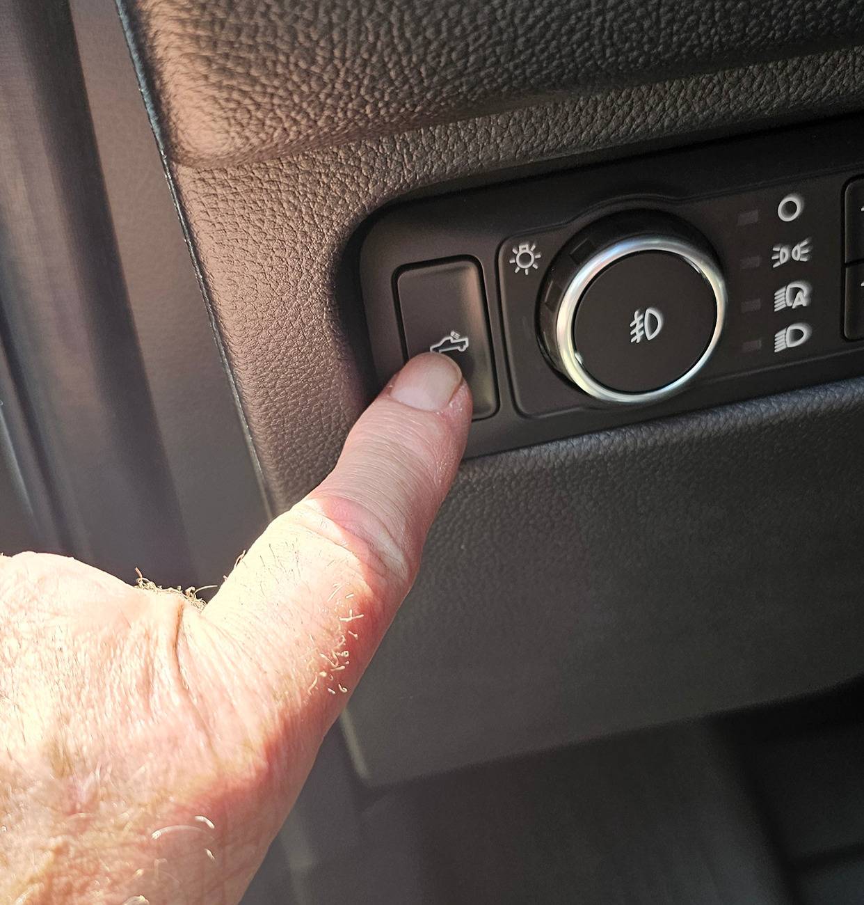 Ford Ranger Bed lighting switch 20250714_150054