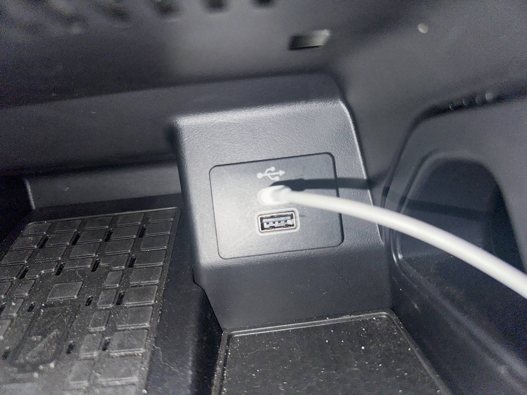 Ford Ranger USB port locations IMG_5723