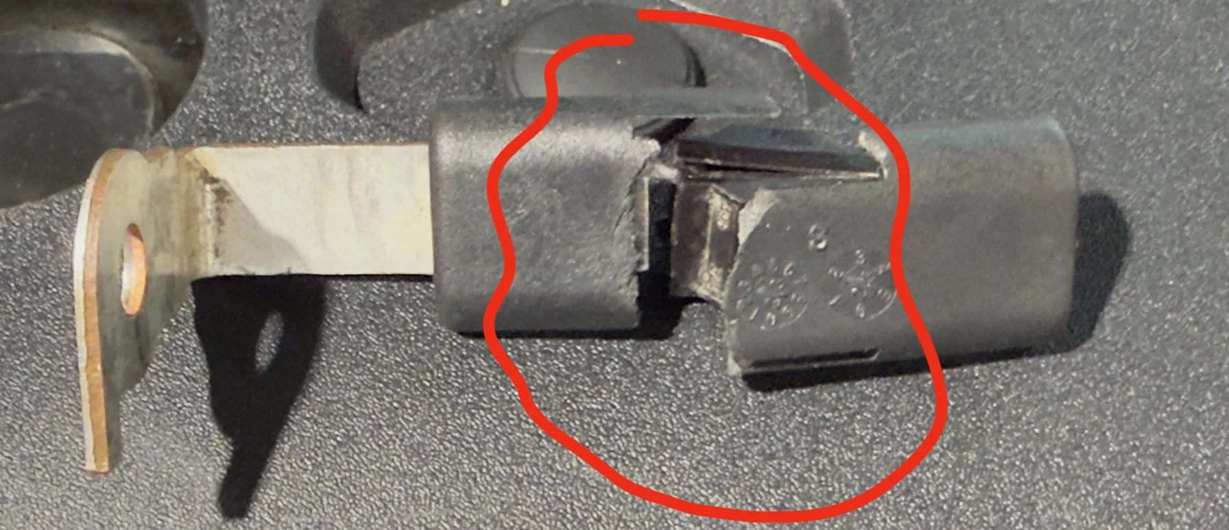 Ford Ranger 2024 Ranger Raptor Engine compartment accessory fuse box issue IMG_6130 2