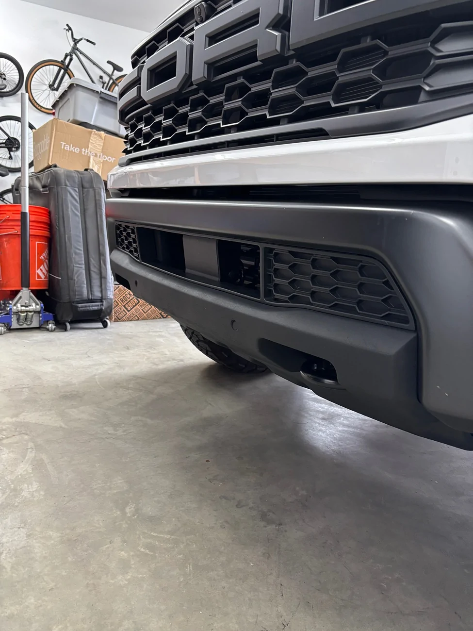 Ford Ranger Skid Plate - SEM Trim Black & Satin vinyl on valence IMG_0698