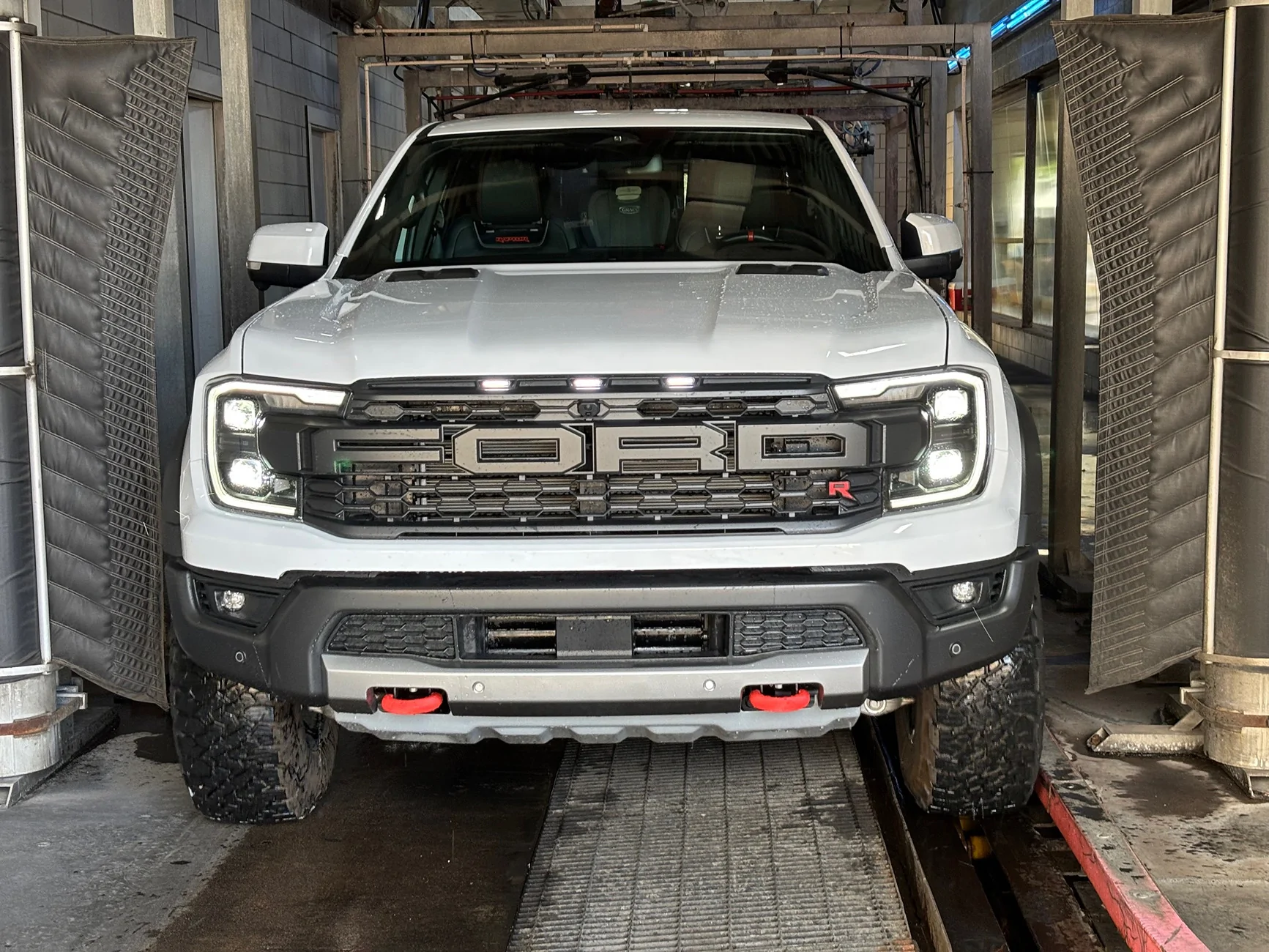 Ford Ranger Cat & mouse with a F-150 Raptor R IMG_3212
