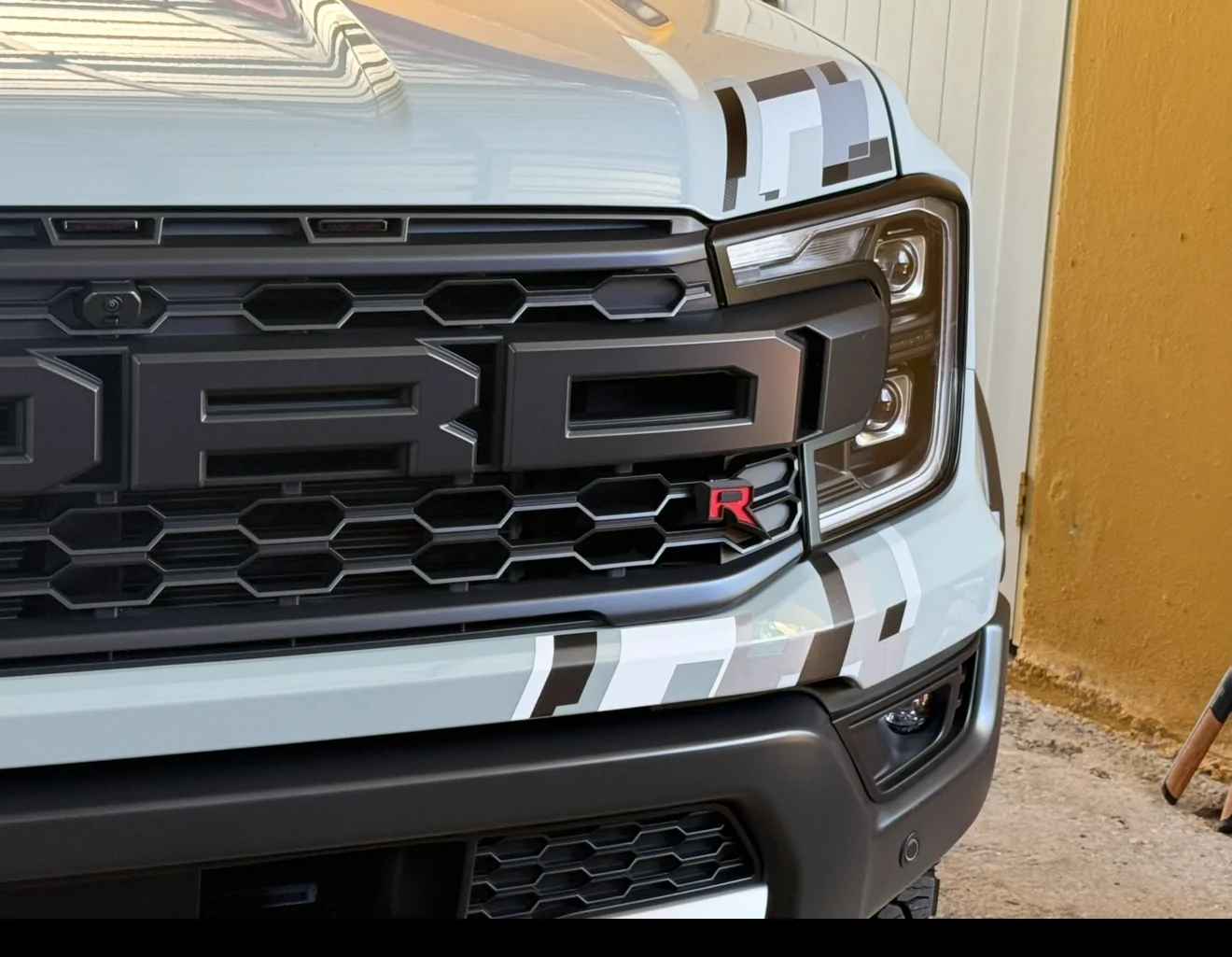 Ford Ranger Ranger raptor front missing decal IMG_6652