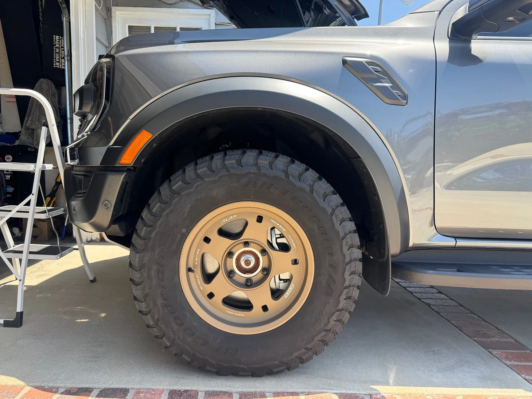 Ford Ranger Volk Racing Rays A LAP 05X - Bronze 17x8 +20 IMG_9583