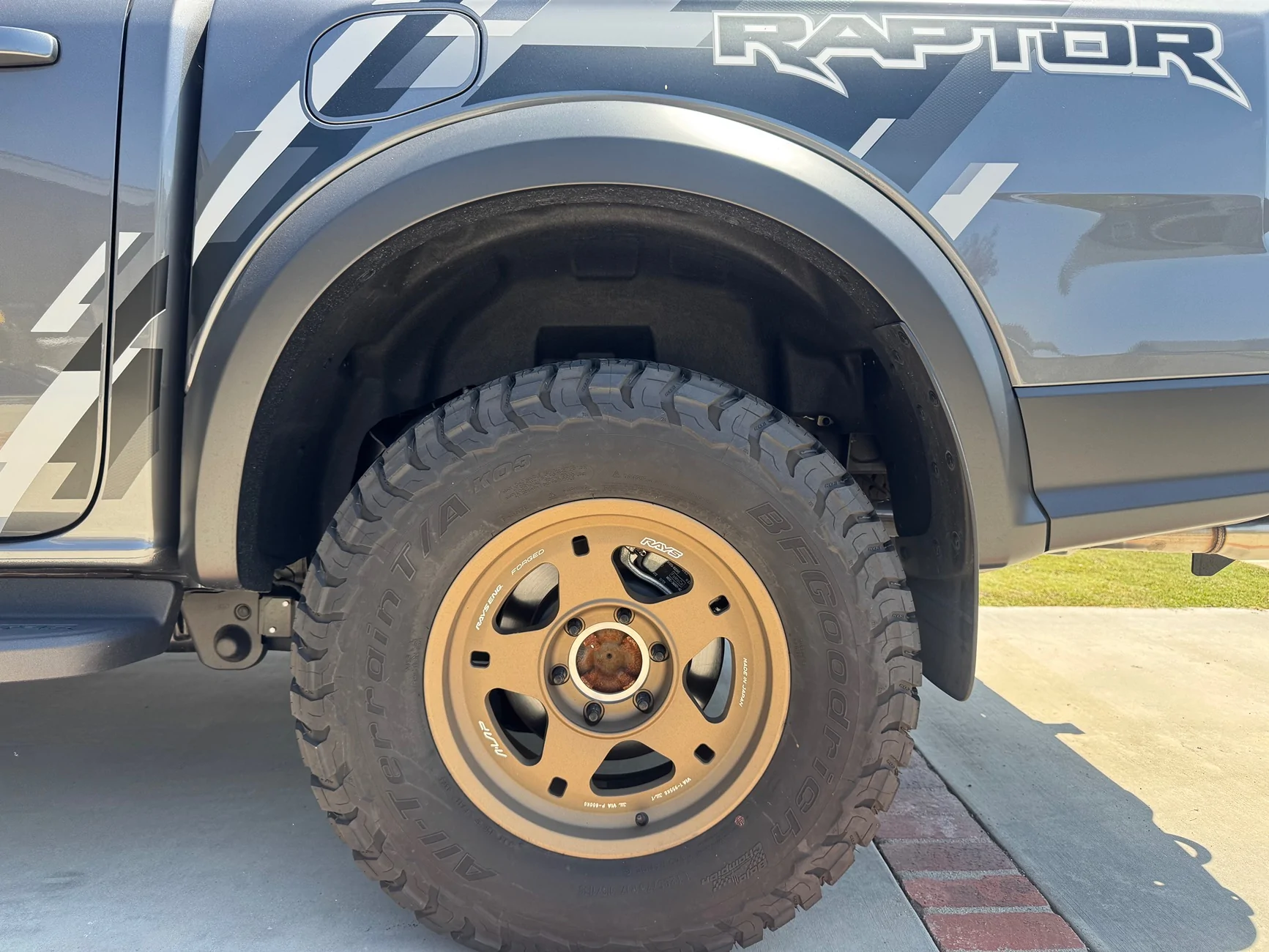 Ford Ranger Volk Racing Rays A LAP 05X - Bronze 17x8 +20 IMG_9584