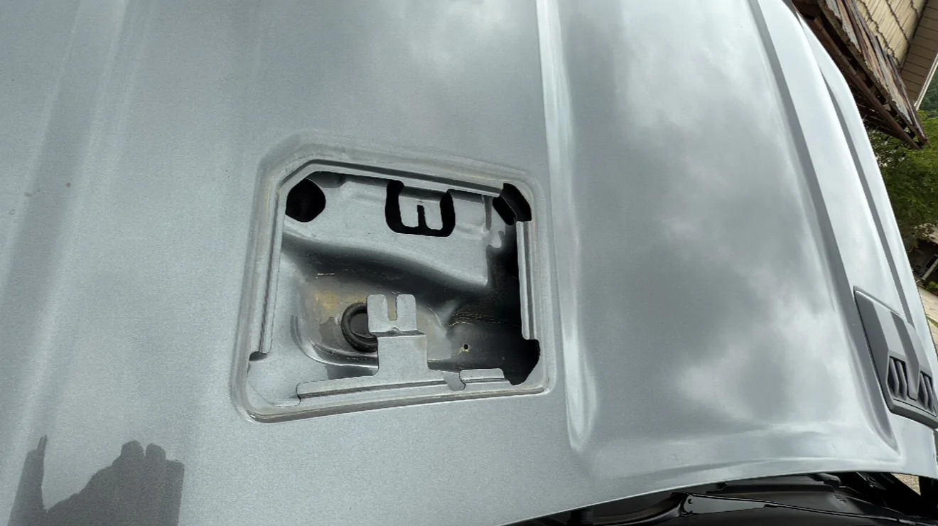 Ford Ranger RR 2024-2025 Hood heat extractors part#? IMG_1353