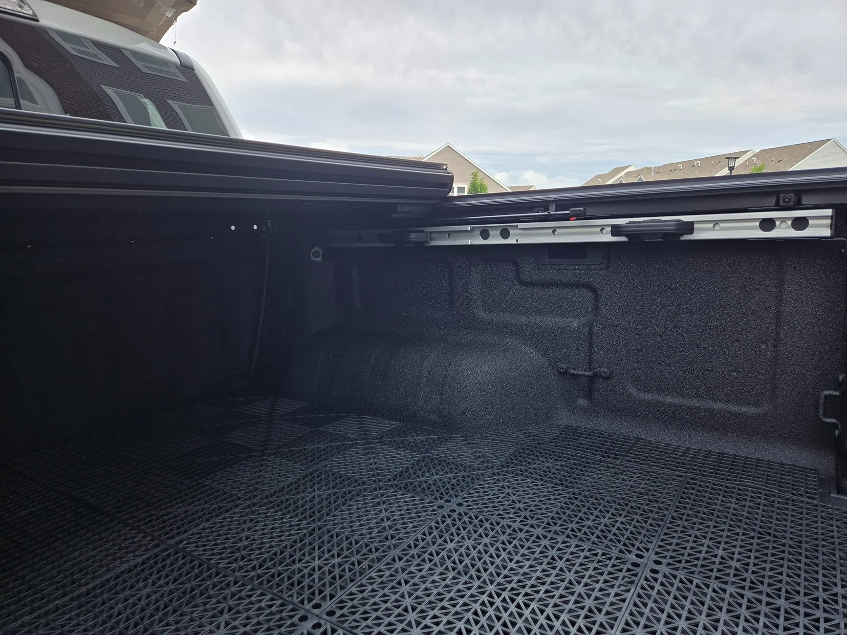 Bed Cap and Cargo Rails 3.jpg