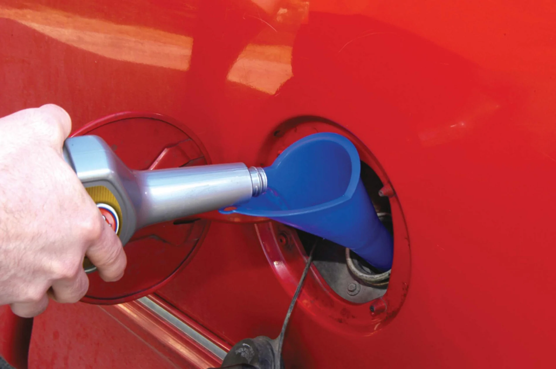 Ford Ranger Can not get gas nozzle in tank 1757024233784-xh